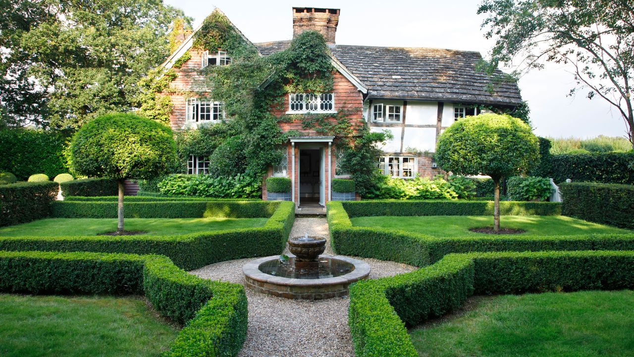 Front garden parterre of garden to tudor country house of paolo moschino and philip Vergeylen 