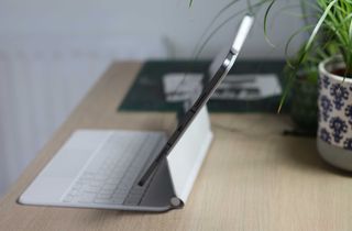 iPad Pro 11-inch 2021 with Magic keyboard and apple pencil