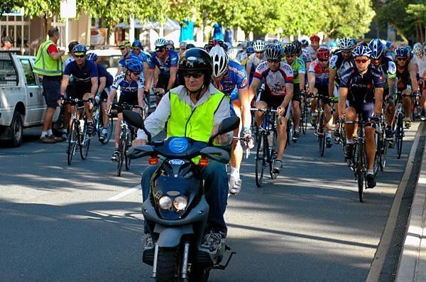 The peloton rolls out of South Bank