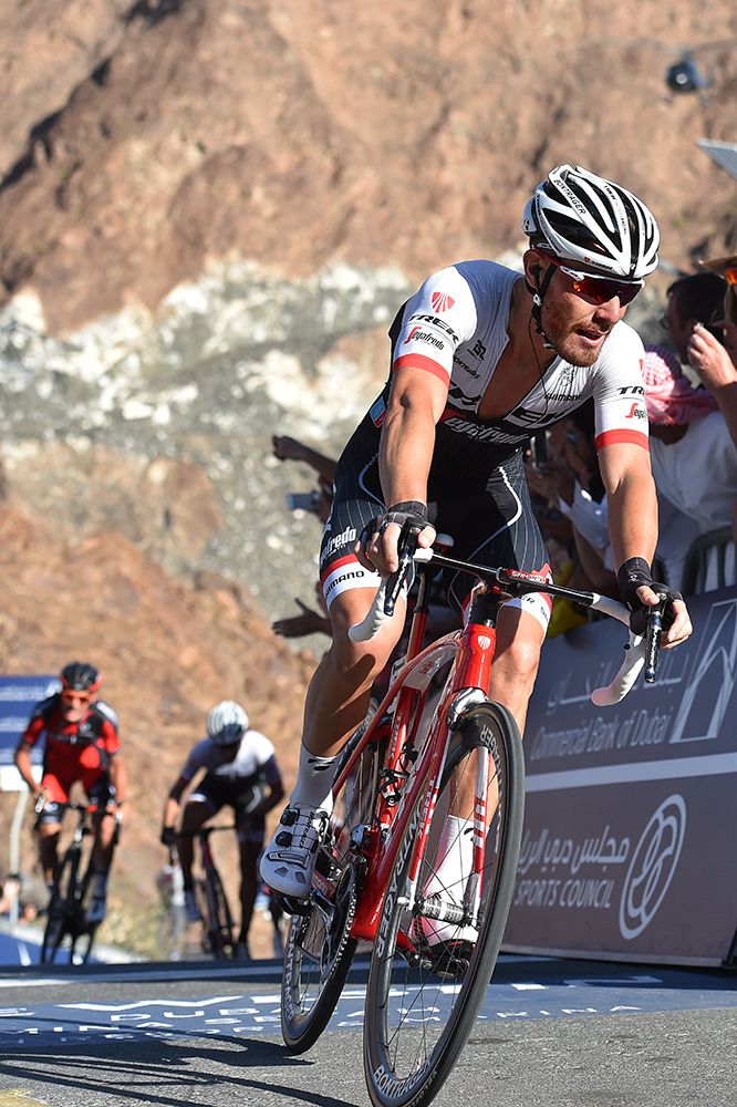 Giacomo Nizzolo (Trek) comes in second on Hatta Dam
