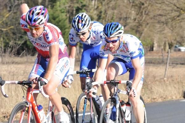 Vladimir Gusev leads Rubens Bertogliati and J&eacute;r&eacute;my Roy in the break.