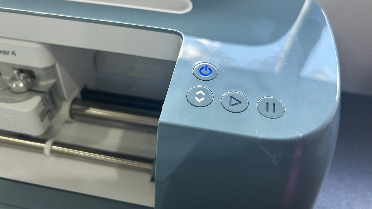 Cricut Maker 4 buttons