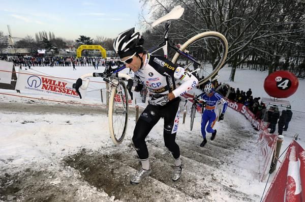 NIels Albert (BKCP - Powerplus) runs the stairs.