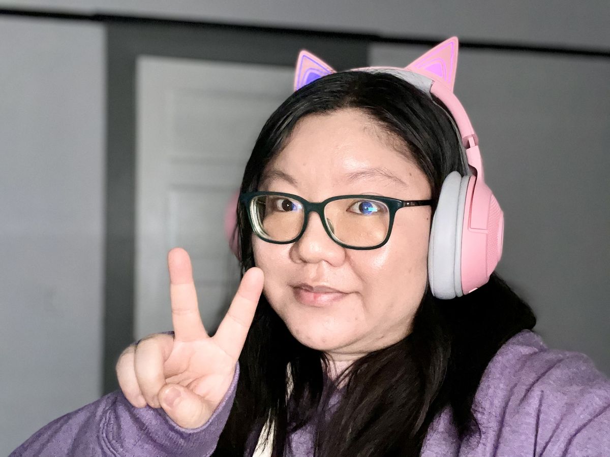 Christine Wear Razer Kraken Bt Kitty Edition
