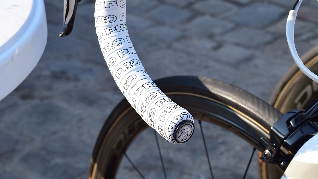 This Groupama-FDJ mechanic wins the award for the neatest double-wrapped handlebars