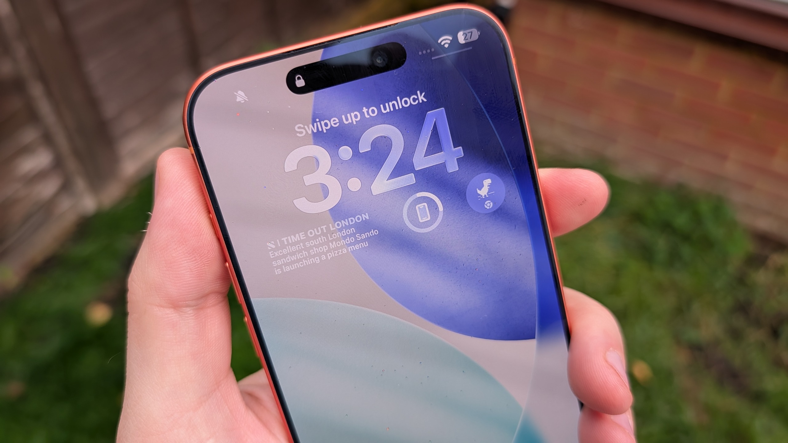 ios 27 vs android 17 lock screen widgets