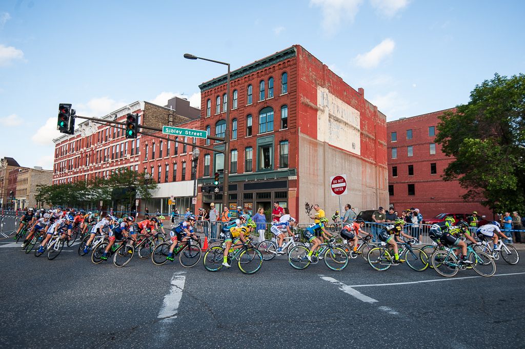 The women's fields rounds the final corner to the finishing straight