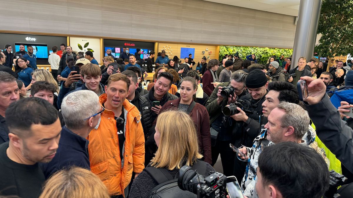 Apple Vision Pro store launch