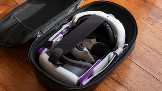 KIWI Design carrying case with a Meta Quest 3 inside