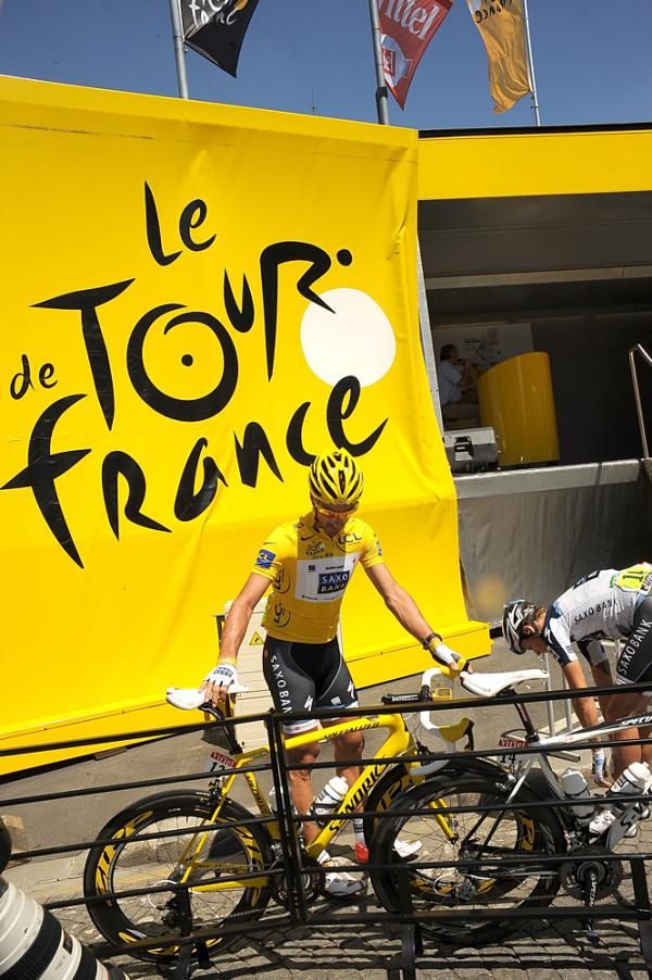 Fabian Cancellara tells his yellow steed to wait, he'll be right back.