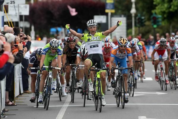 Oscar Gatto (ISD-Neri) take the win ahead of Fischer and Dall'Antonia
