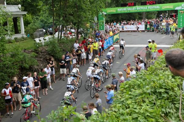 Only 5 laps left for the women.