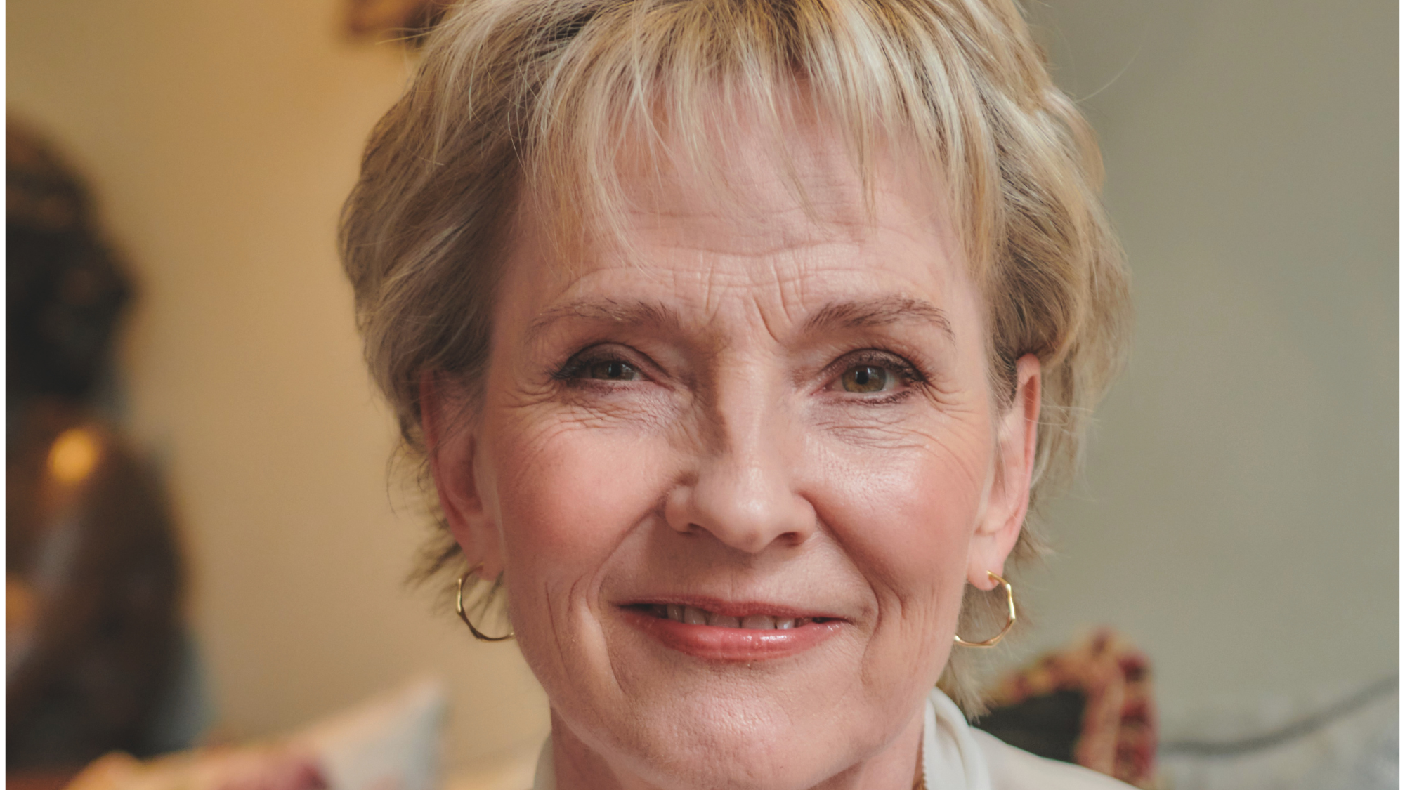 Smiling portrait for author and psychotherapist, Julie Samuel 