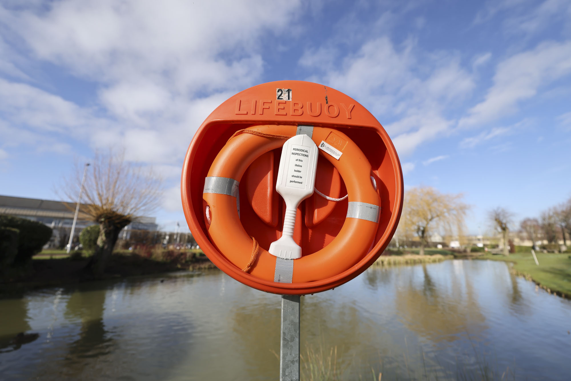 Canon RF 14mm F1.4L VCM sample image gallery: a life ring in front of a lake