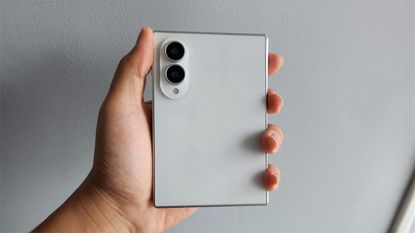 Samsung Galaxy Z Fold 8 dummy unit