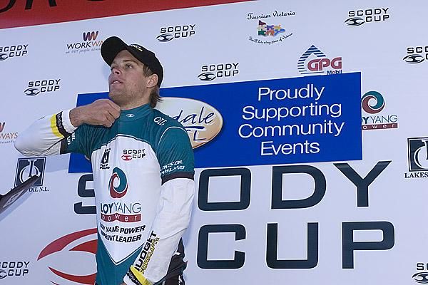 Malcolm Rudolph (Budget Forklifts) zips up his Loy Yang PowerSprint Points leader's jersey after stage eight.