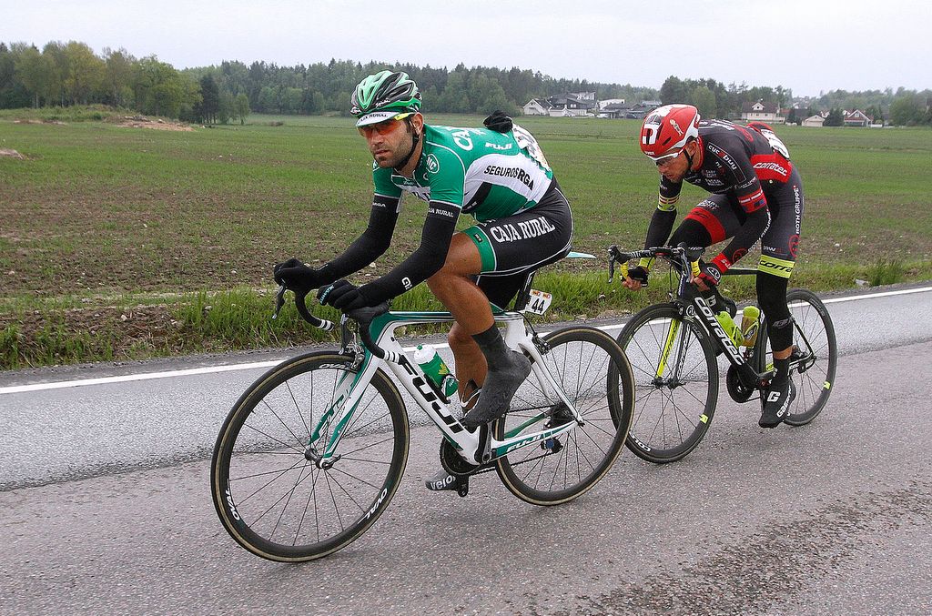 Lluis Mas (Caja Rural - Seguros RGA) leading the breakaway