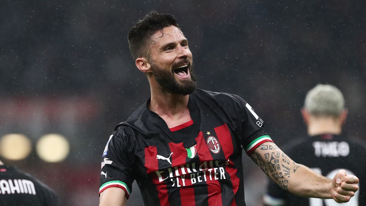  Olivier Giroud of AC Milan celebrates after scoring for AC Milan