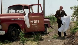 Halloween Dr. Loomis find the mechanic's truck and Michael's hospital gown