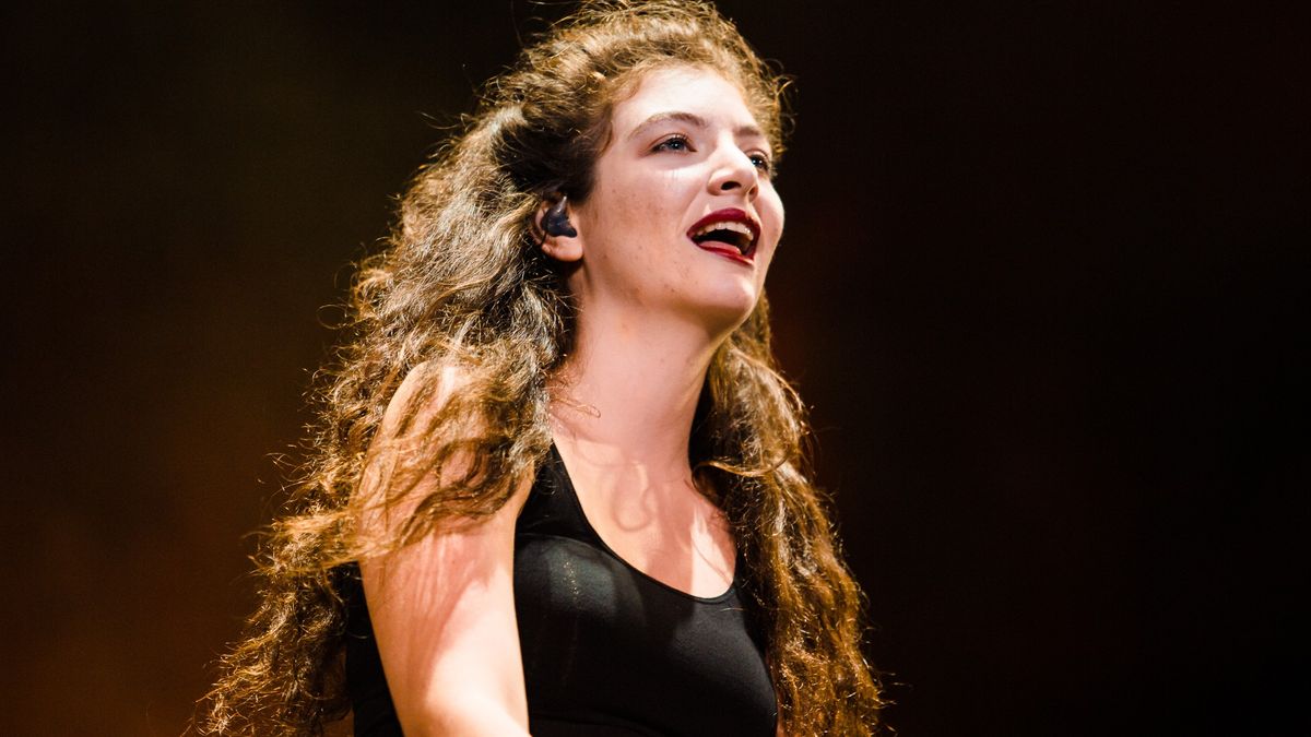 Lorde Resurrects Sweet Texts from Friend Taylor Swift from Six Years ...