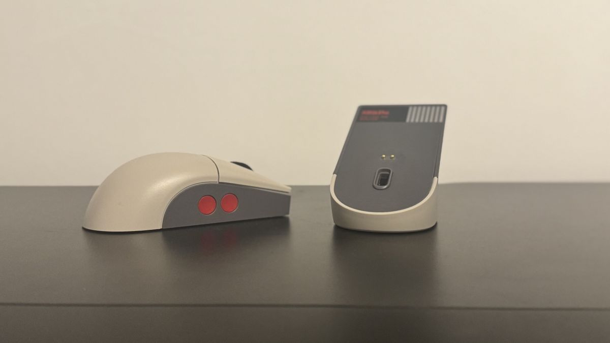 8BitDo Retro R8 gaming mouse