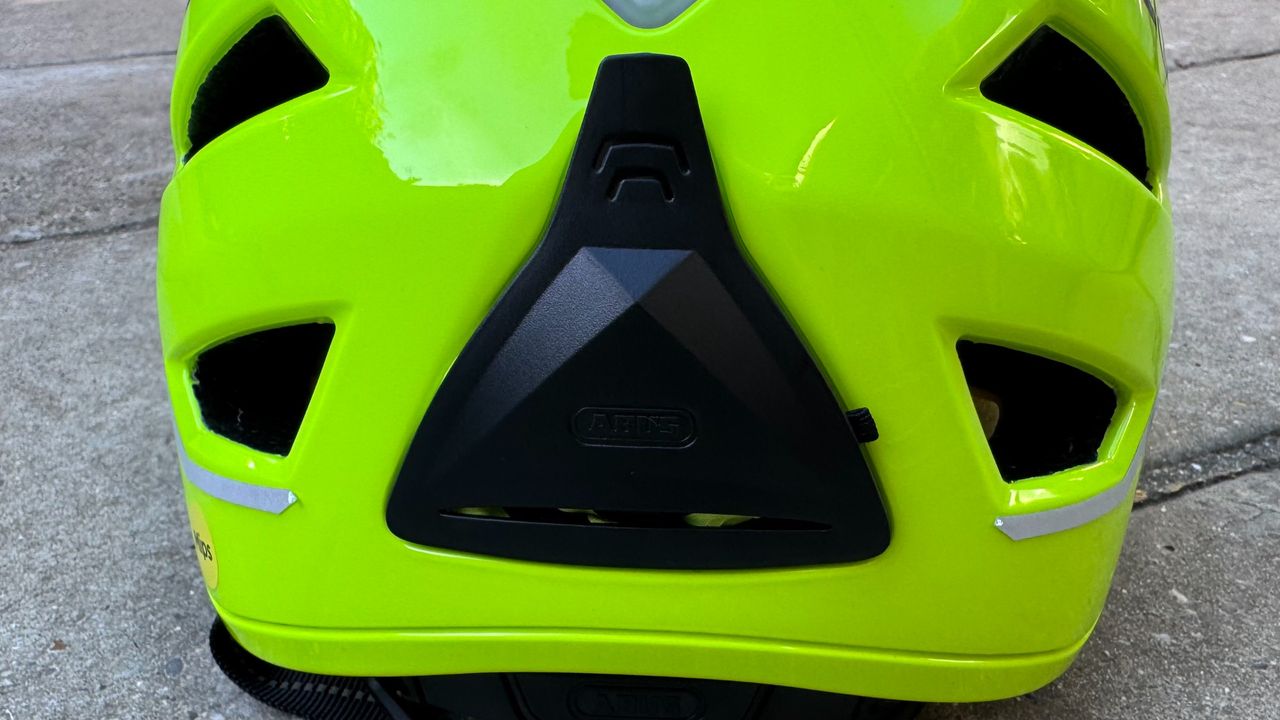The Abus Pedelec 2.0 MIPS rain cover compartment