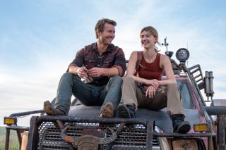 glen powell and daisy edgar jones in twisters