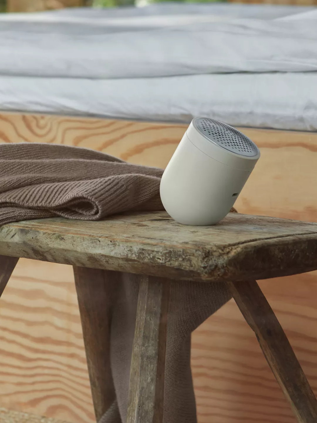 A beige fabric shaver from Steamery