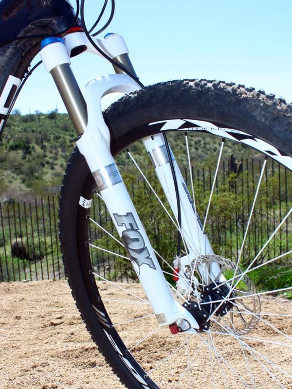 Fox Racing Shox's 32 F100 FIT RLC 29 fork is fitted up front but like some others we've tested over the last year, it felt a bit sticky until we replenished the oil bath. Thru-axle dropouts would help with wheel flex