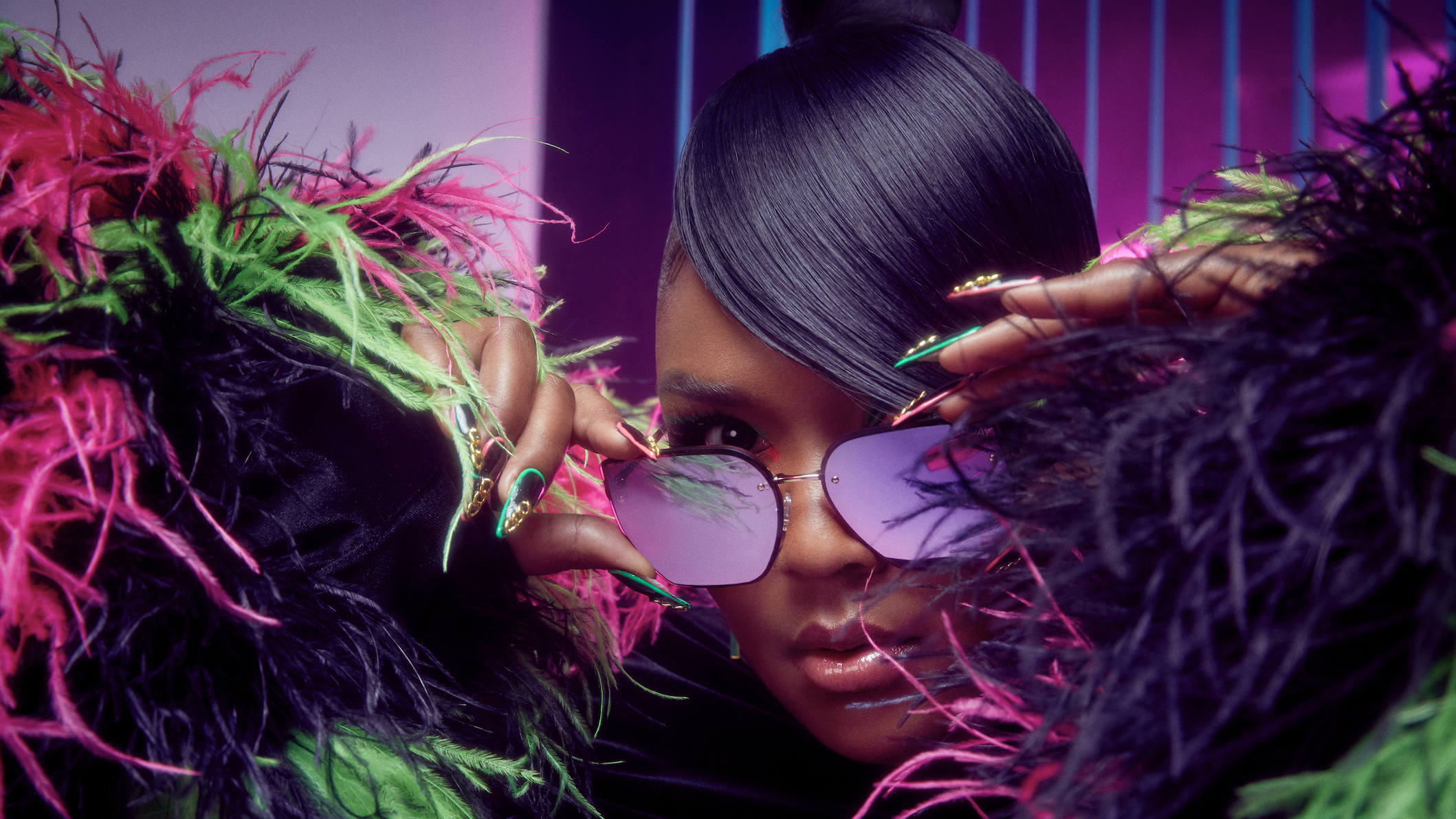QUAY X LIZZO Starry Eyed Sunglasses UV400 BLACK with Case & Cleaning Cloth NEW Lizzo Teamed Up With Quay for an Eyewear Collection | Teen Vogue main image 2