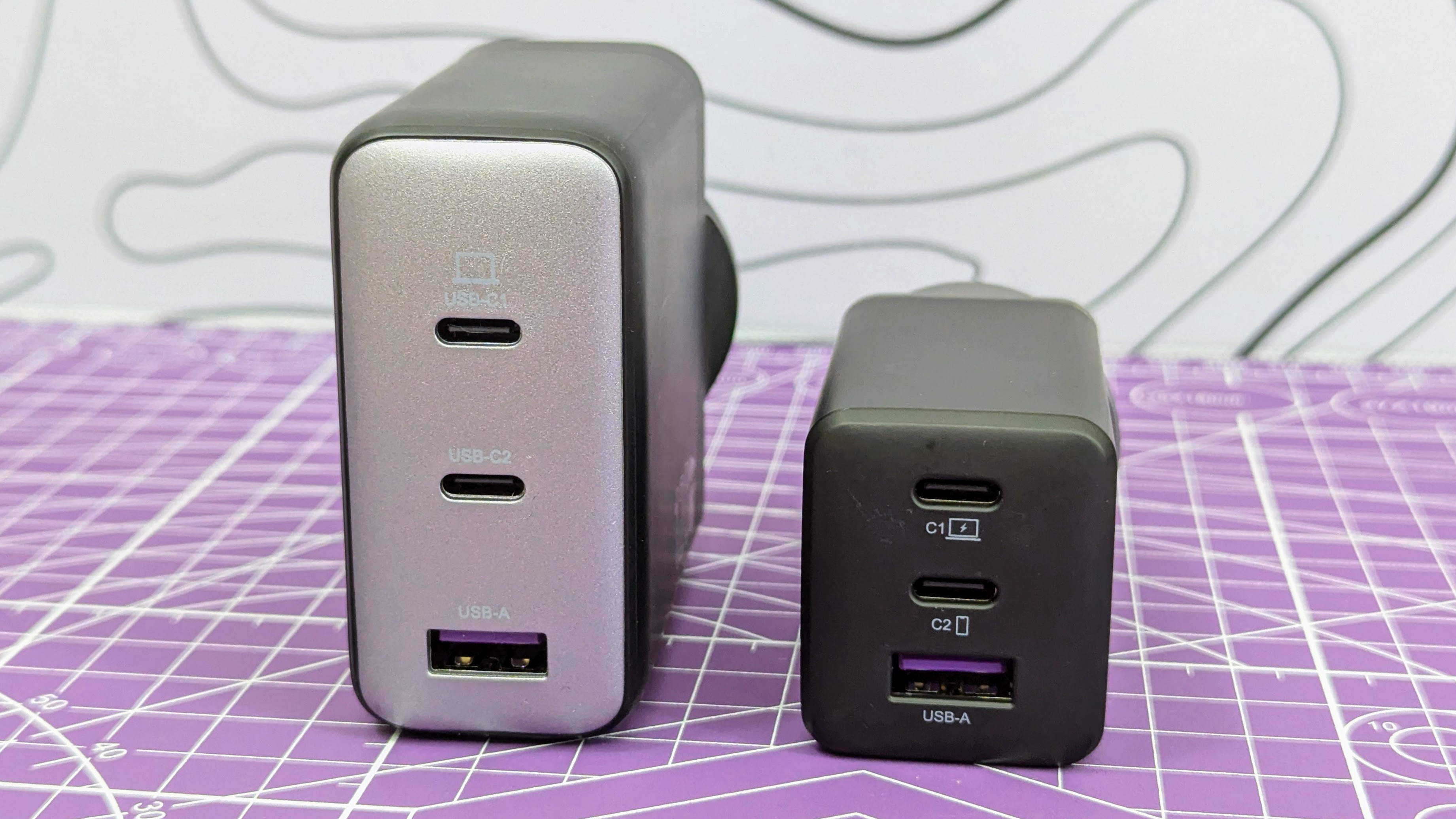 Novoo RG68 and RG120 USB-C chargers - front view