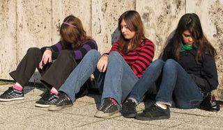 sad-teens-sitting-110315-02