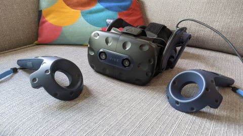HTC Vive Pro 2_headset and controllers 2_Gerald Lynch_HTC Corporation