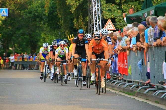 Action during the Tour de Neuss criterium