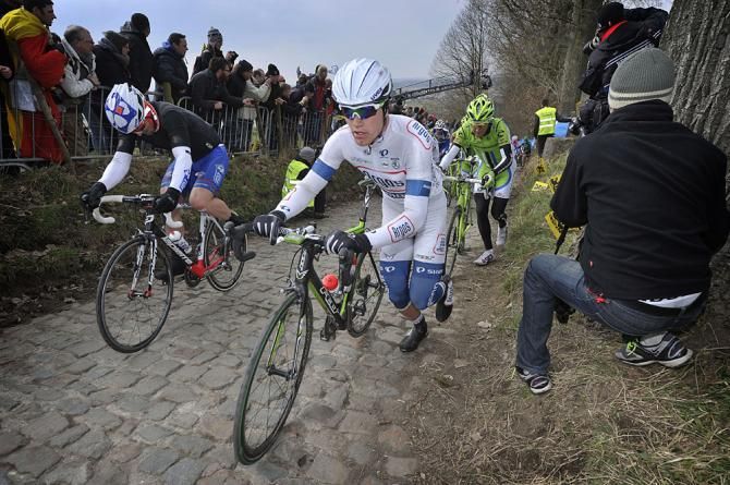 Niklas Arndt (Argos-Shimano) on foot on the Koppenberg