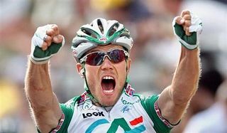 Thor Hushovd (Credit Agricole) roars after winning stage four