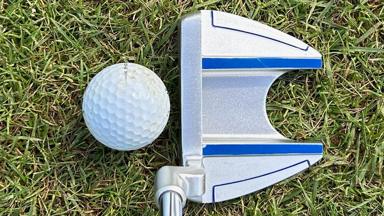 Photo of the putter in the Ram Golf SDX Junior Package Set