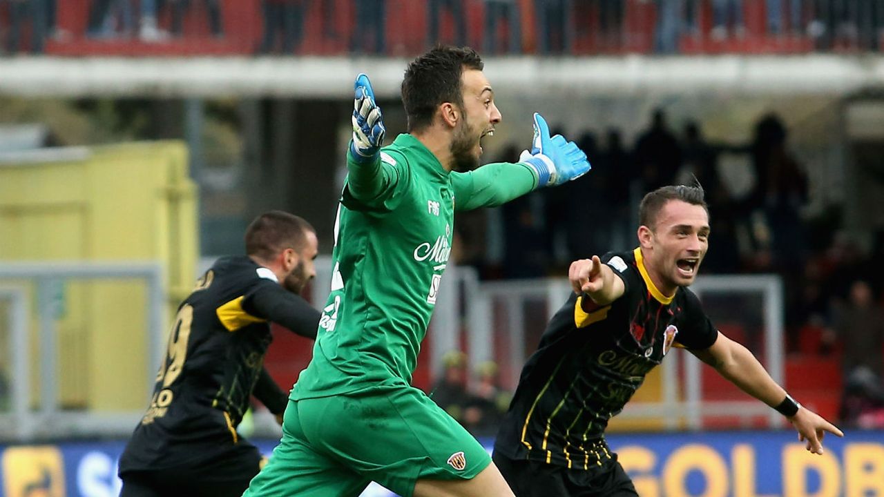 Alberto Brignoli goal goalkeeper Benevento Milan