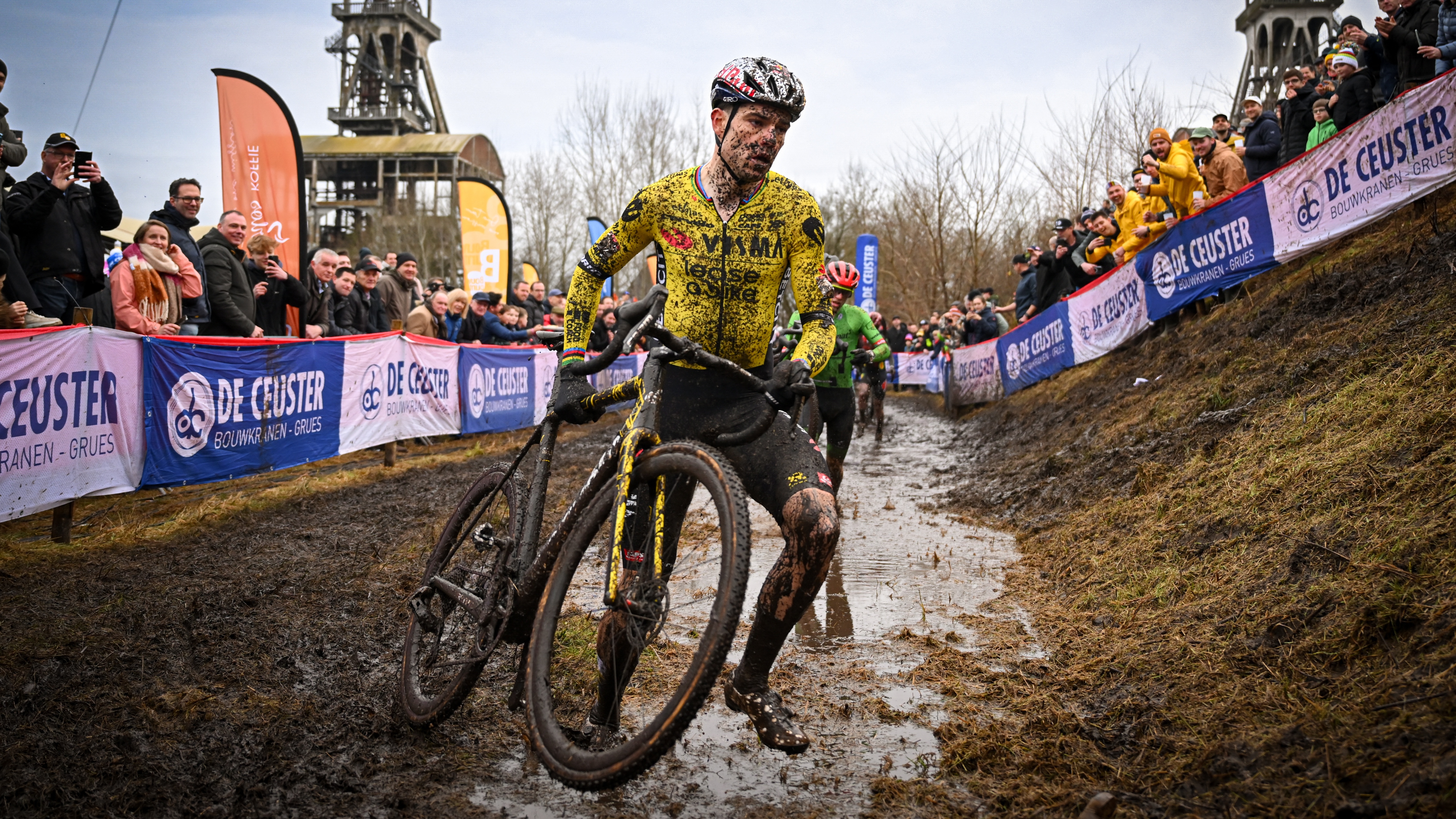 Belgian Wout van Aert competes in the men's elite race during the UCI World Cup cyclocross competition, in Maasmechelen on January 25, 2025. 