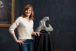 TV tonight Fiona Bruce with a possible sculpture by Henry Moore.