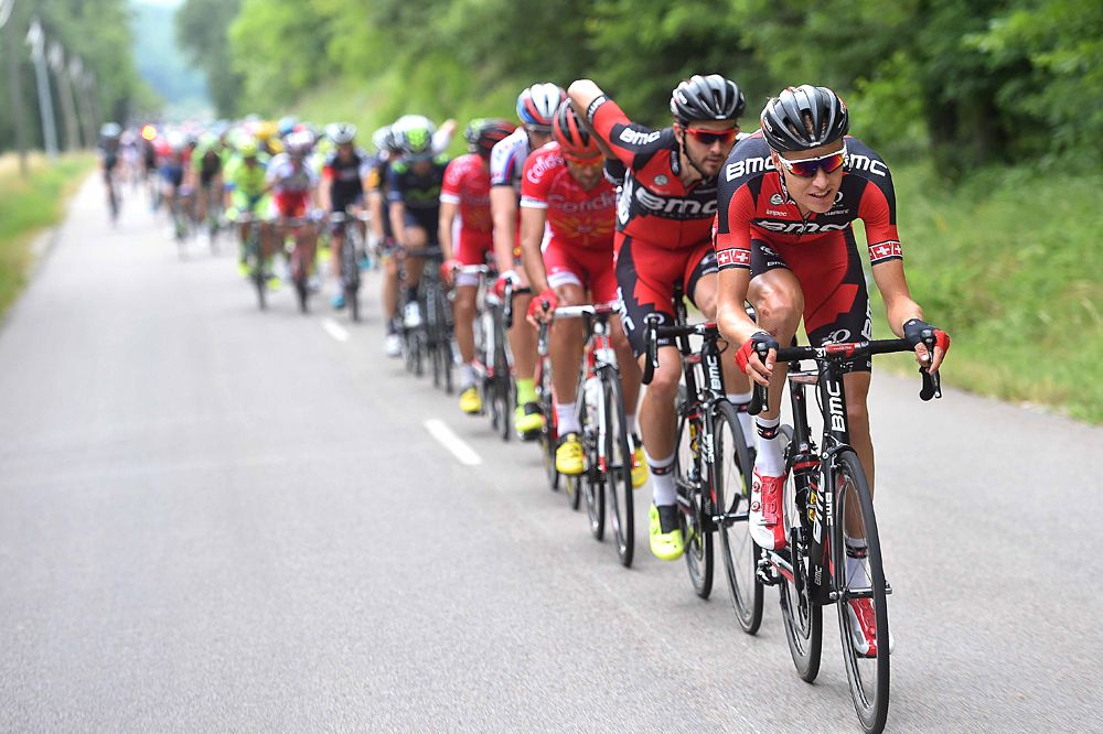 BMC leading the main field during stage 4