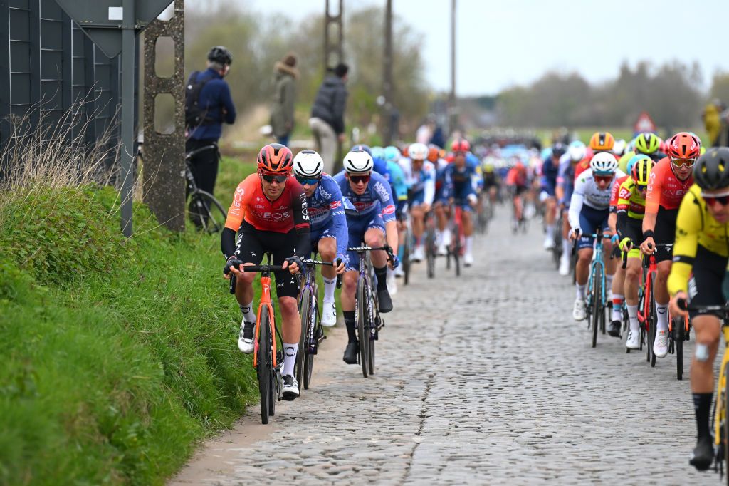 WAREGEM BELGIUM MARCH 27 Magnus Sheffield of The United States and Team INEOS Grenadiers passing through the Horebeke cobblestones sector while fans cheer during the 78th Dwars Door Vlaanderen 2024 Mens Elite a 1886km one day race from Roeselare to Waregem UCIWT on March 27 2024 in Waregem Belgium Photo by Tim de WaeleGetty Images