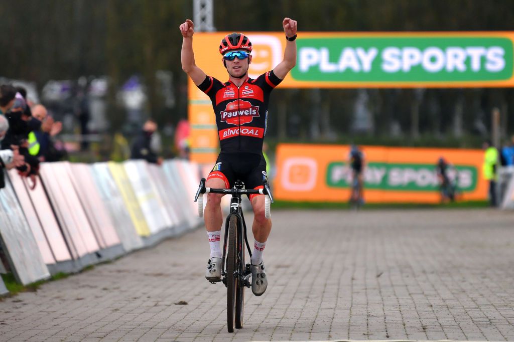 RUDDERVOORDE BELGIUM OCTOBER 24 Arrival Eli Iserbyt of Belgium and Team Pauwels Sauzen Bingoal Celebration during the 34th Superprestige Ruddervoorde 2020 Men Elite SPRuddervoorde Telenet on October 24 2020 in Ruddervoorde Belgium Photo by Luc ClaessenGetty Images