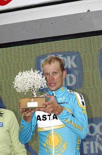 Andrey Kashechkin (Astana Team) on the podium with his trophy.