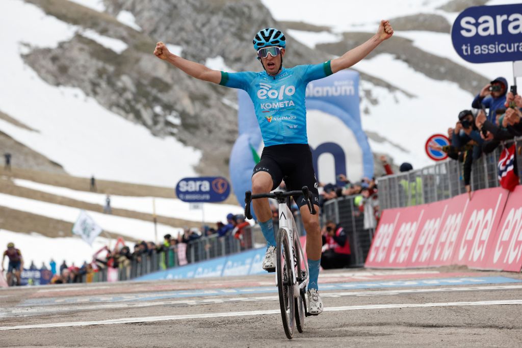 As it happened: Davide Bais wins Giro d'Italia stage 7 as GC