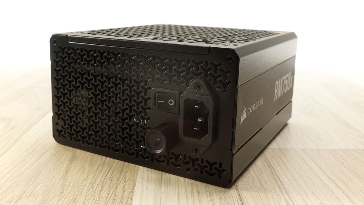 Corsair RM750x SHIFT Alimentation ATX Entièrement Modulaire