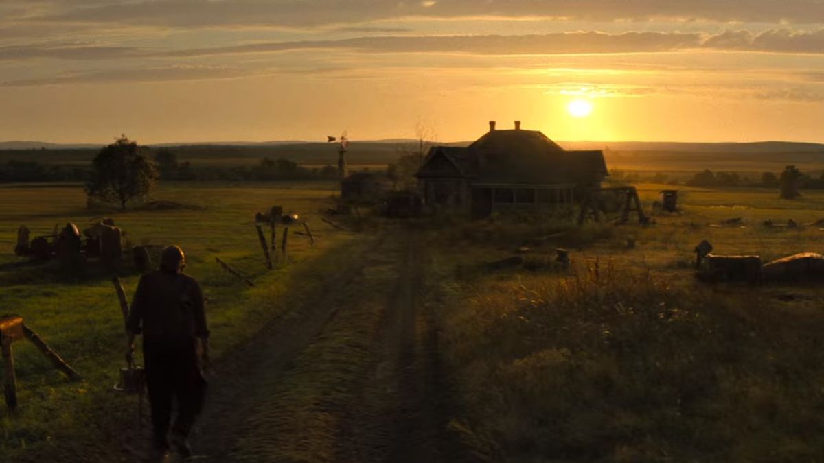 Leatherface arriving back at Sawyer house in Texas Chainsaw Massacre