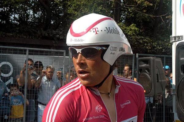 Jan Ullrich (T-Mobile) prepares for the start