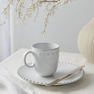 Pearl mug on plate