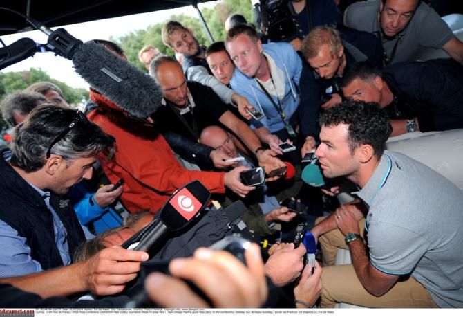 He may not be racing but Mark Cavendish still attracts a decent crowd